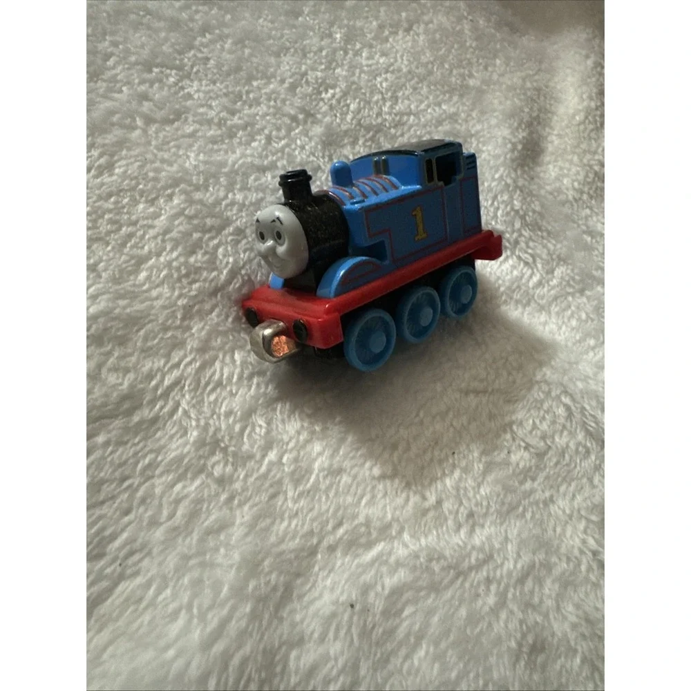Thomas & Friends Take-Along Thomas Die-Cast Magnetic Train Engine No 1